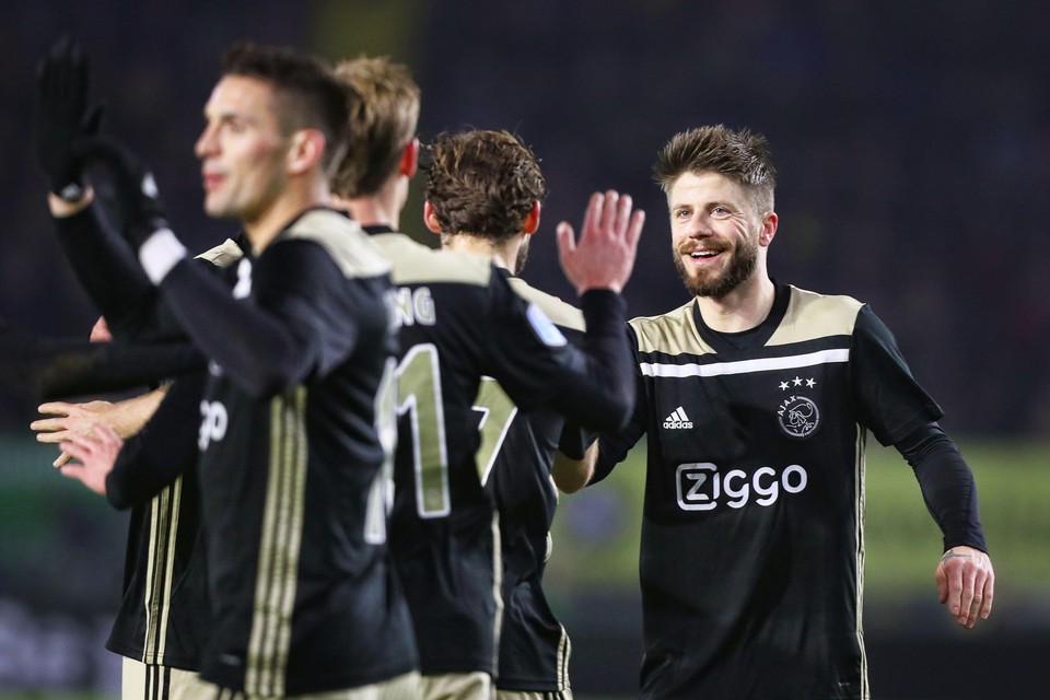 Ajax viert de 0-1 tegen NAC.