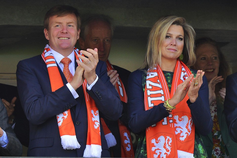 Het koningspaar op de tribune bij Nederland - Australië op het WK in 2014.