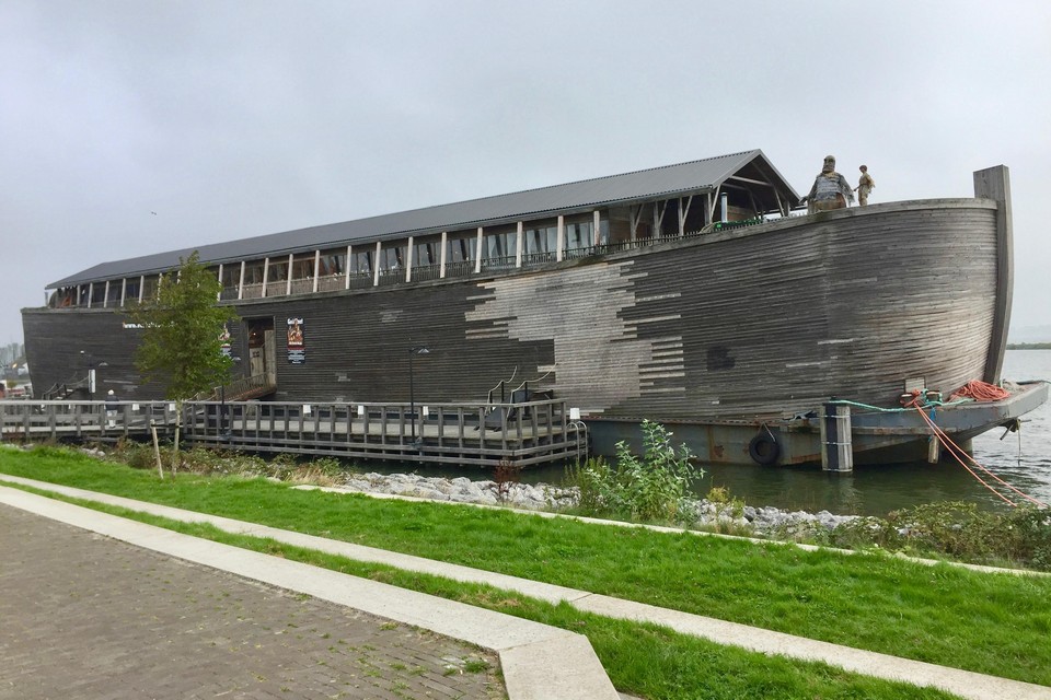 De Ark van Noah aan de Compagniessteiger.