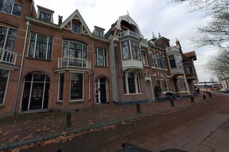 Een pand aan de Herengracht in Purmerend is tot verdriet van de buren onderverdeeld in appartementen.