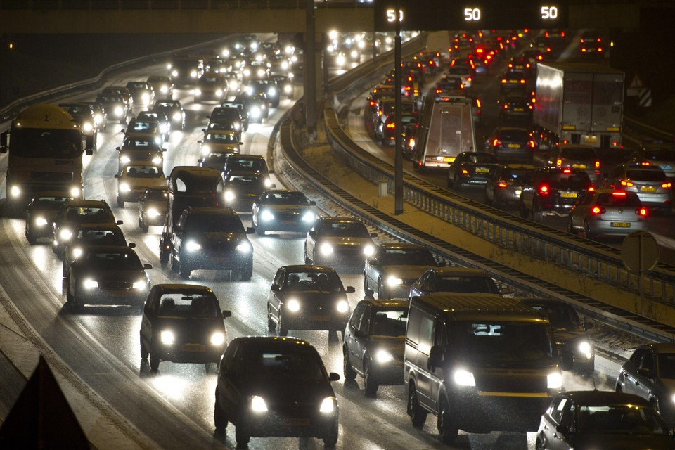 Wegverkeer is ook een belangrijke veroorzaker van schadelijke uitstoot van stikstofoxiden.