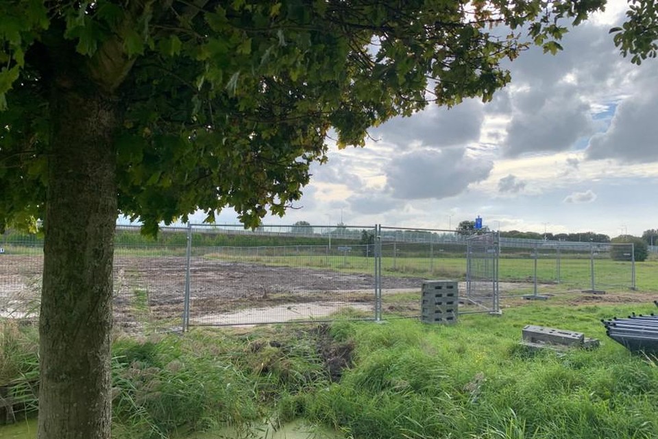De nu nog braakliggende grond aan de Balkweiterhoek in Zwaagdijk-West was bij de provincie serieus in beeld voor de huisvesting van statushouders en asielzoekers.