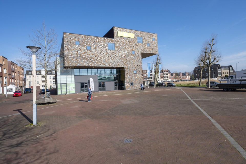 Het Harmonieplein moet het dorpsplein van Nieuw-Vennep worden.