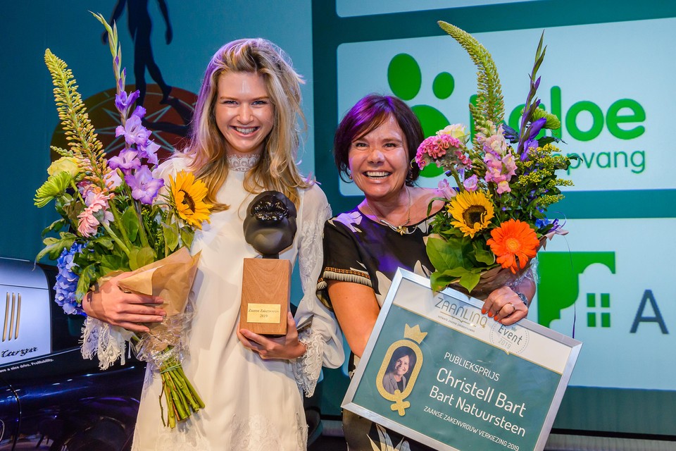 Floor Kliffen was in 2019 een opvallend jonge Zaanse Zakenvrouw. Rechts - eveneens jong - publiekswinnaar Christel Bart.