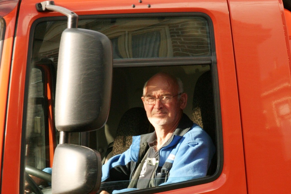 Piet Ligthart haalde als chauffeur 45 jaar het oud papier op in West-Friesland