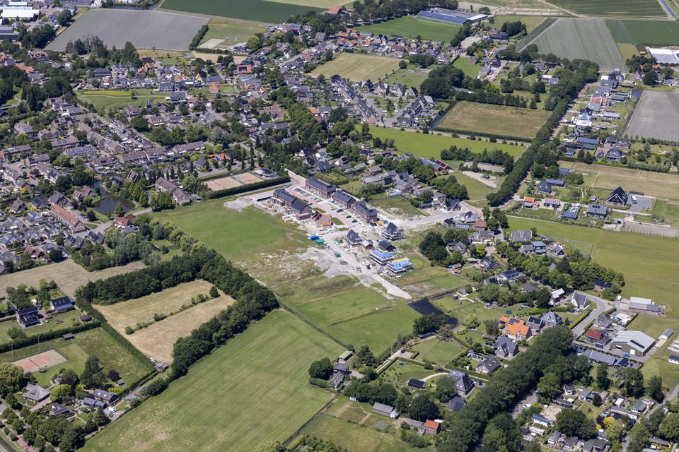 Nieuwbouwwijk Adamsland in Waarland vanuit de lucht gezien. De stroomontwikkelingen hebben vooralsnog ook geen gevolgen voor de geplande woningbouw.