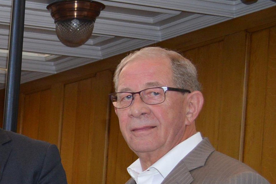 Cor de Vries, in 2016 nog onderscheiden voor zijn bestuurswerk.