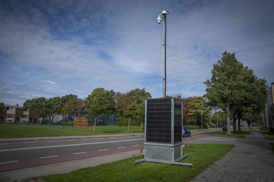De gemeente plaatst voor de duur van drie maanden een mobiele camera in de buurt van het voetbalveldje langs de Texelstroomlaan.