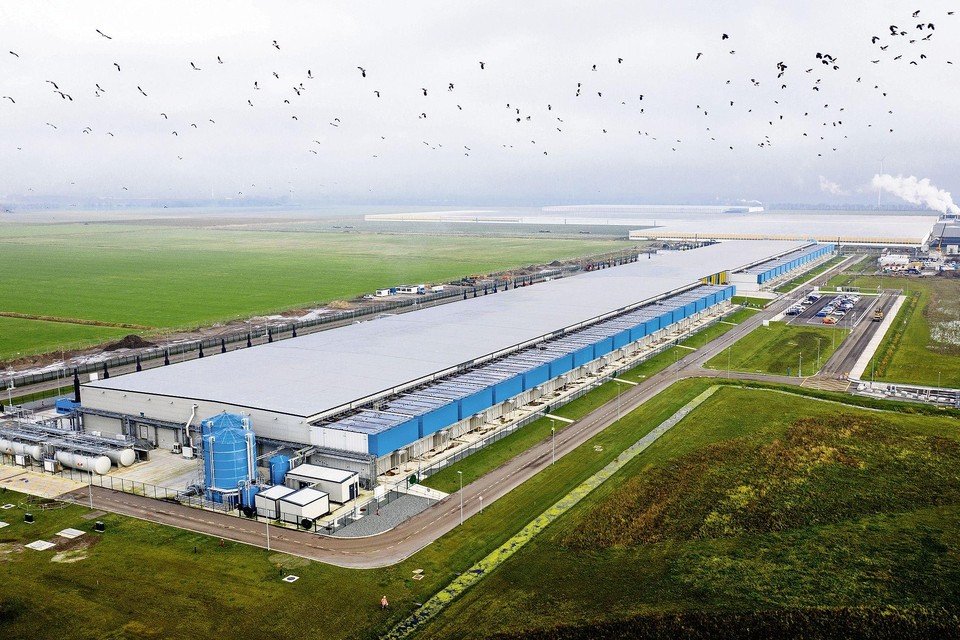 Dronefoto van het tweede datacenter van Google in Nederland.