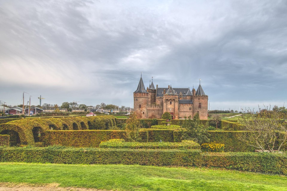 Het Muiderslot wil kasteel en tuinen toegankelijker maken.