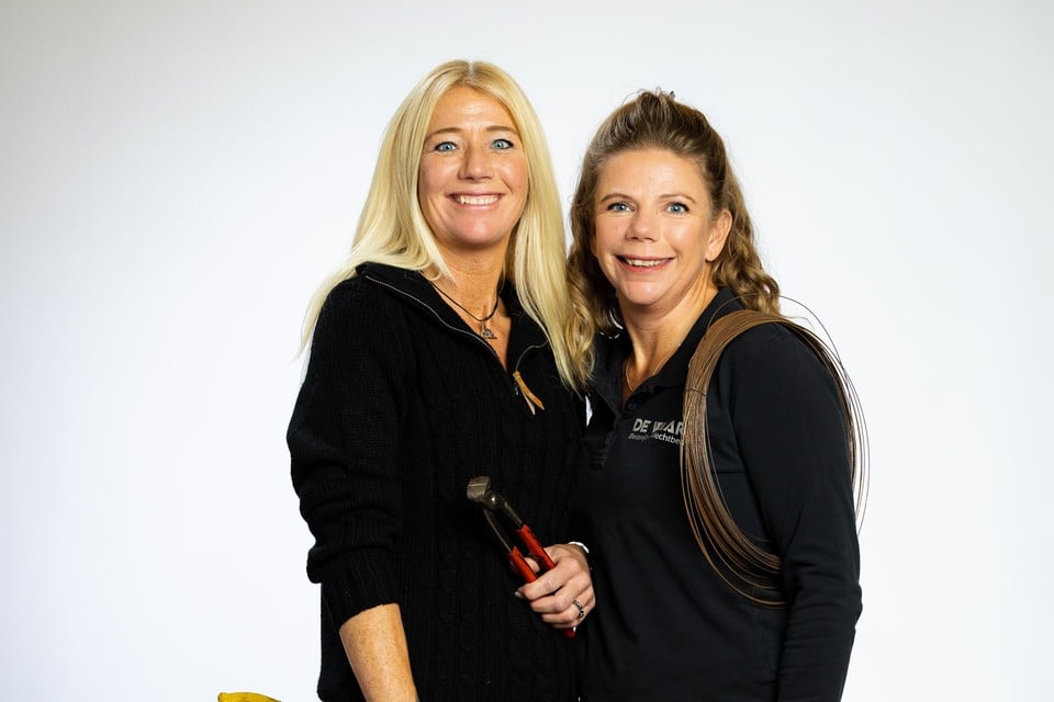 Angela en Jacqueline tijdens de fotoshoot voor het tv-programma ’Vrouwen die Bouwen’.