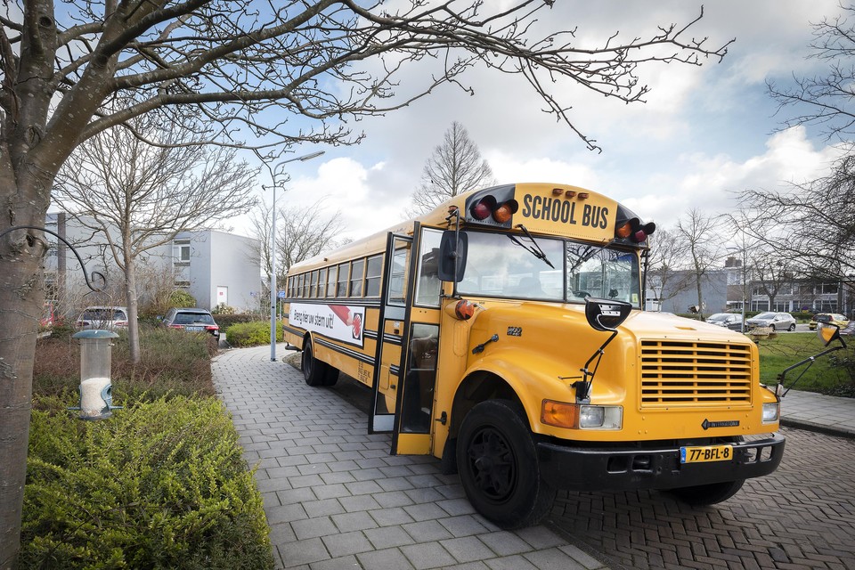 In Zwanenburg werd dit jaar een Amerikaanse schoolbus ingezet als stembureau om de aandacht van kiezers te trekken.
