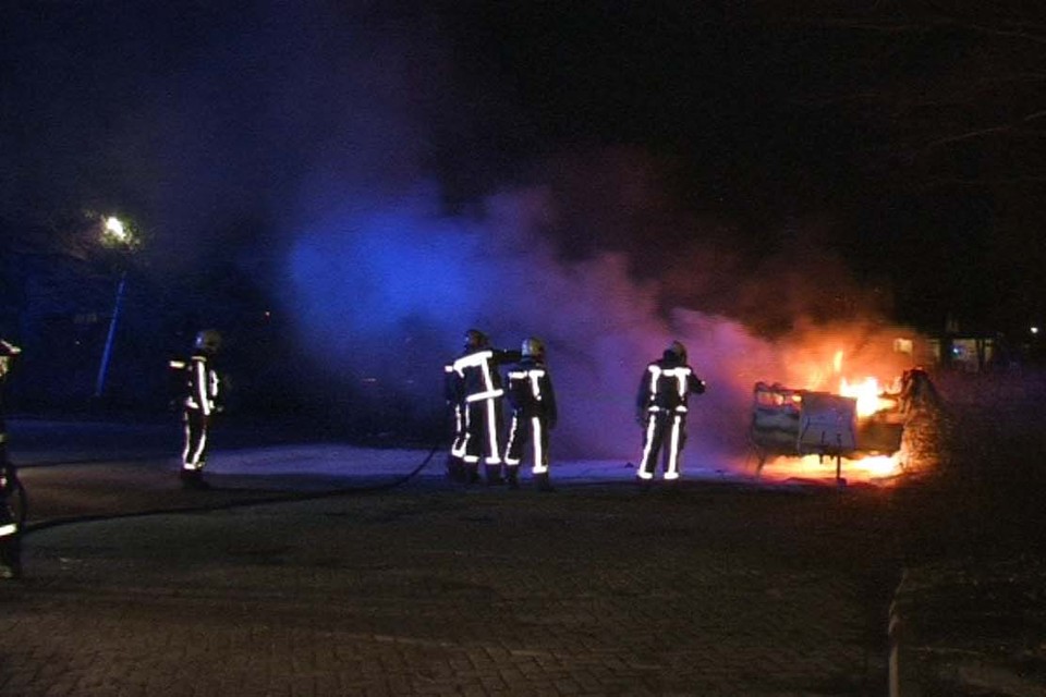 Caravan in brand in Wormerveer. Foto: L Derksen / DNP.nu