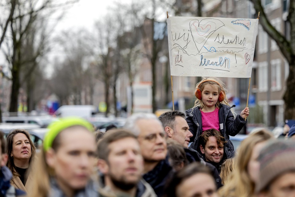 Demonstratie van AOb-leden vrijdag op de Lindengracht in Amsterdam.