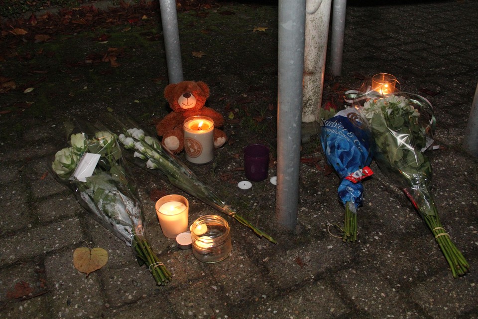 Bij het Oscar Romero werd de overleden leerling zondagavond al herdacht.
