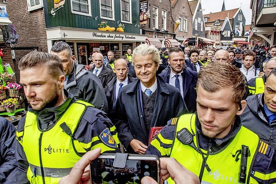 Geert Wilders tijdens een eerder bezoek aan Volendam in 2019.