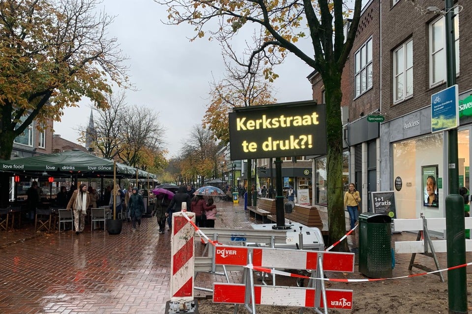 De gemeente Hilversum adviseert bij drukte om te lopen.